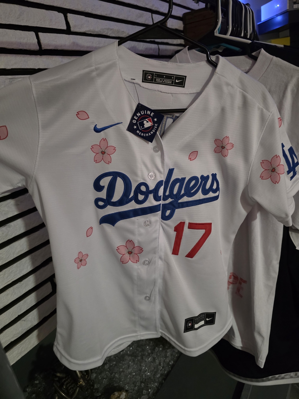 Nike Los Angeles Dodgers Shohei Ohtani 17 Cherry Blossom Jersey Women's L